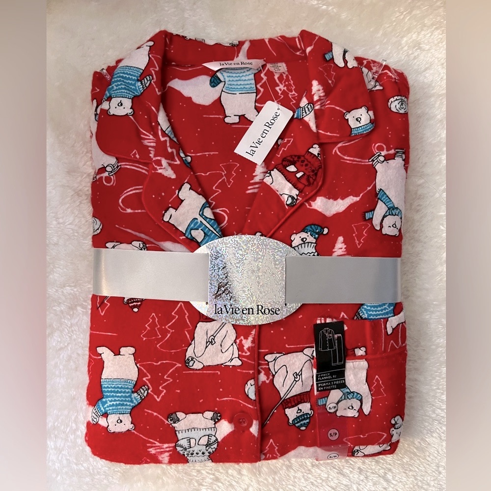 BNWT la Vie en Rose Holiday Flannel PJ Set